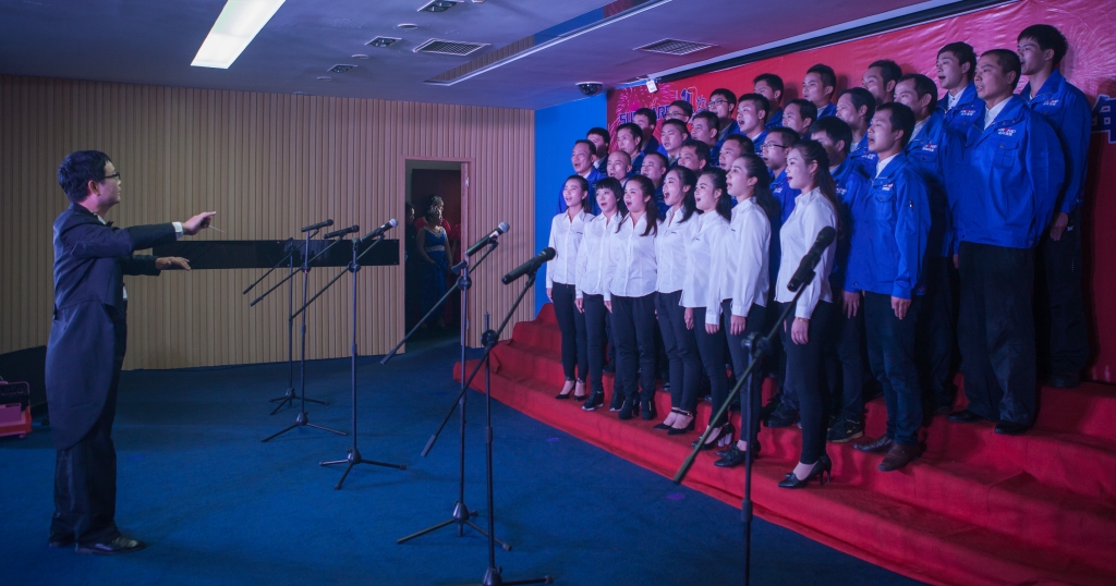 唱响皇家国际之歌 共抒美好情怀——皇家国际智能“双庆”合唱角逐圆满实现