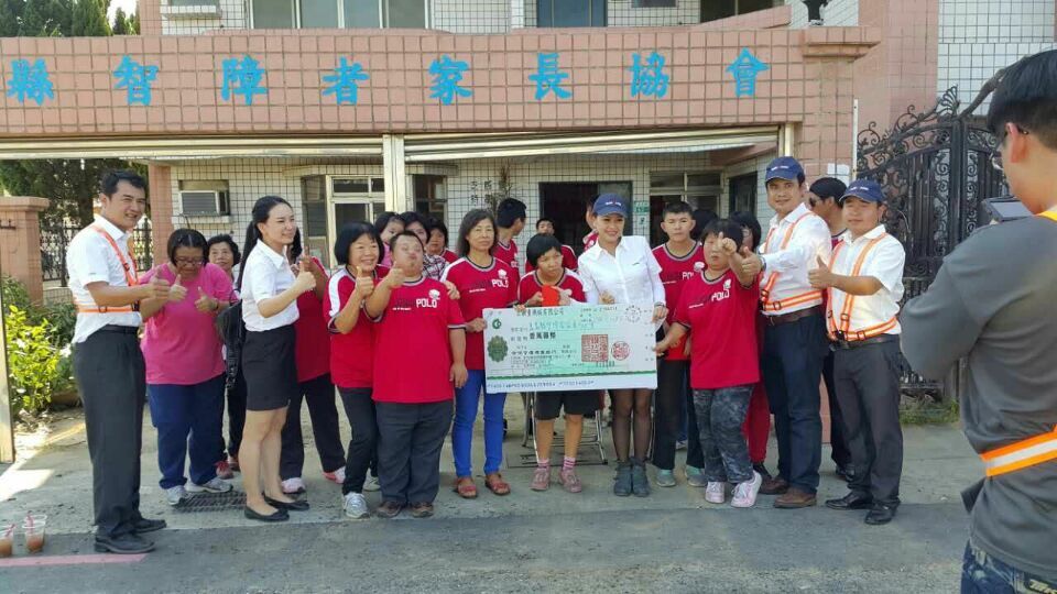 嘉義市长大赞皇家国际智能挖掘机环台义举