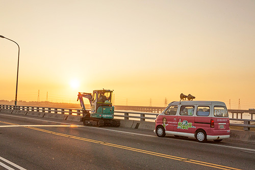 图说怪手环台净滩活动，智绘皇家国际智能环保节能