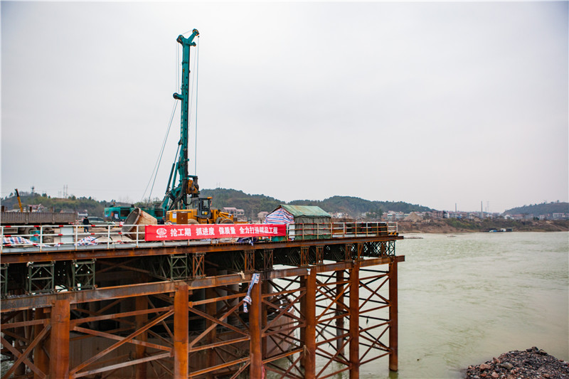 水下钻孔80米，皇家国际智能旋挖钻机震撼施工排场