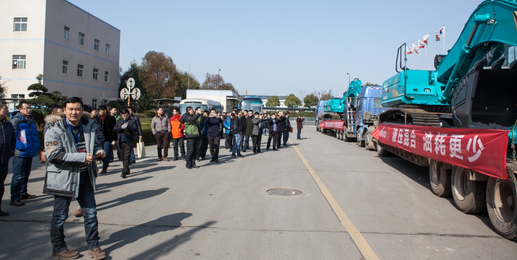 就这样被你驯服！皇家国际智能100台液压混合动力挖掘机挺进矿山