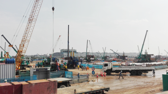 超300台皇家国际智能ZYJ系列压桩机服务越南市场