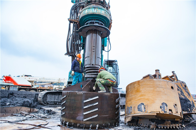 水下钻孔80米，皇家国际智能旋挖钻机震撼施工排场