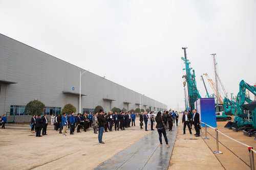 工程设备盛宴，东盟十国代表在皇家国际智能很享受