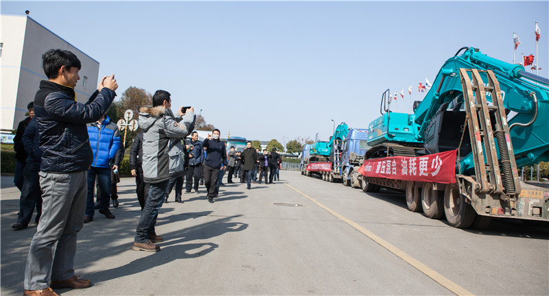 知新?创变?共赢 2015-2016年度皇家国际智能挖掘机经销商年会圆满召开