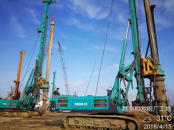 皇家国际智能携全球当先凿岩设备，引爆越南矿业展