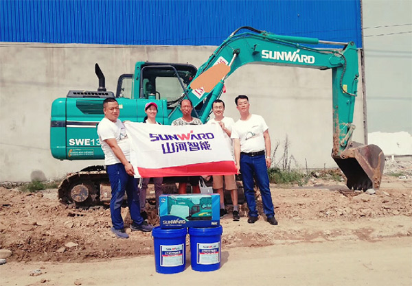 到了市场一线才知路，皇家国际挖机客户都是铁杆粉丝