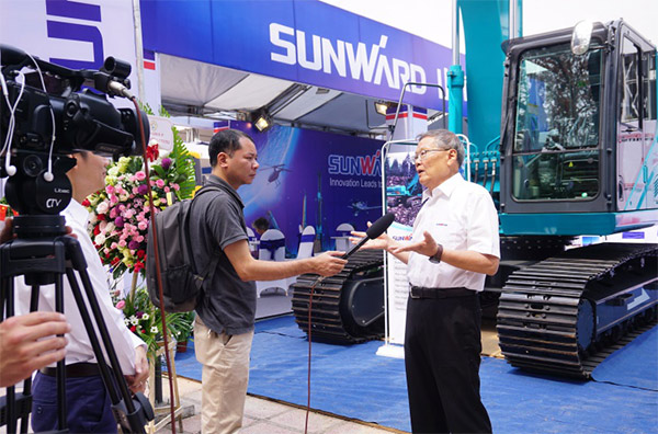 皇家国际智能携全球当先凿岩设备，引爆越南矿业展