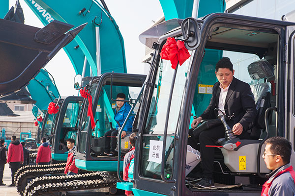 十年相随，成就彼此，来听听皇家国际智能挖掘机客户的真实声音