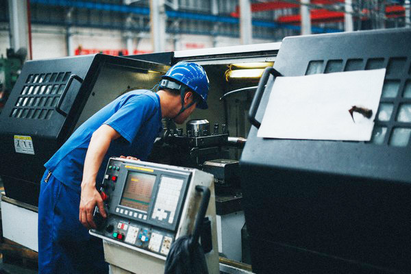 曾妄想当厨师，却成数控车工大家