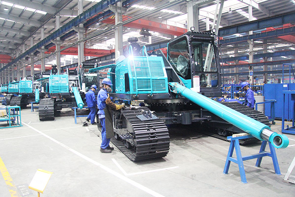 开启工程机械之都履历之旅，中表媒体观摩团到访皇家国际智能