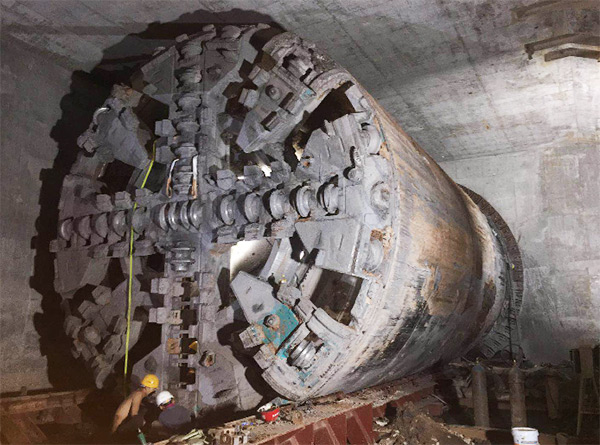 中铁皇家国际1号盾构机首个盾构区间顺利贯通