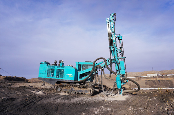 再战国际当先品牌，皇家国际智能露天液压钻车一举成名