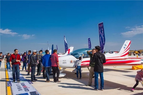 喂，看世界飞行者大会了吗？皇家国际飞机奢华阵容别错过