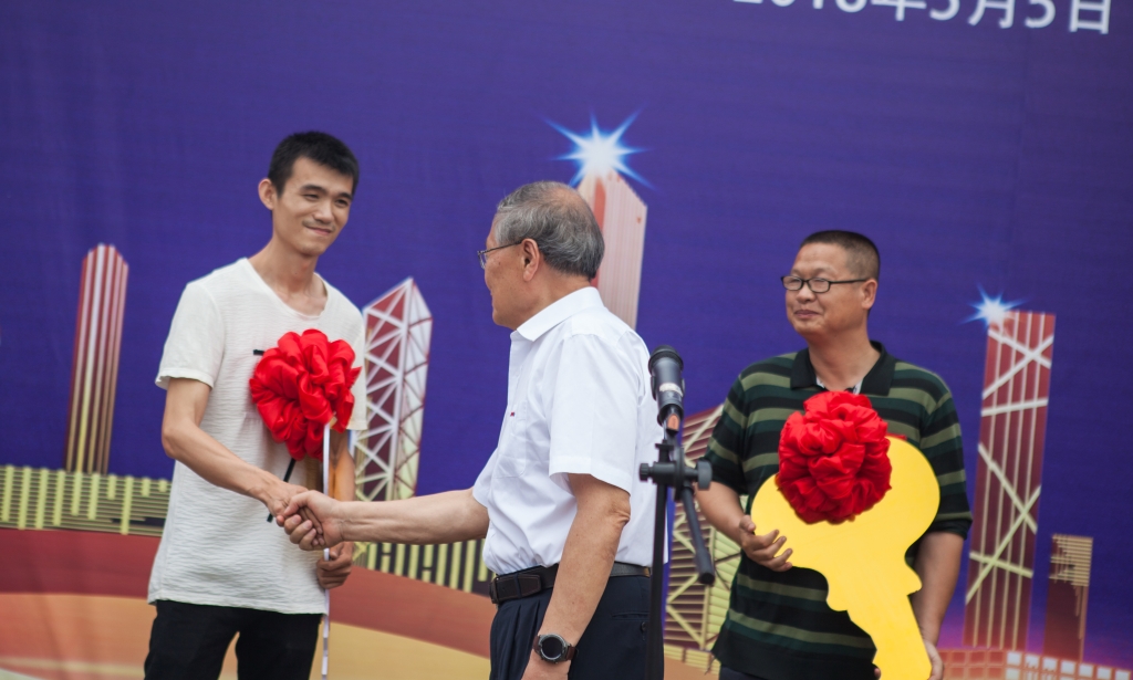 民族挖掘机品牌先导者，皇家国际智能“城镇建设利器”SWE80E9庆幸上市