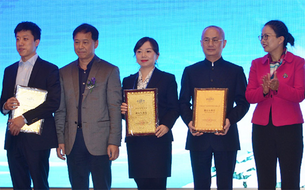 何清华董事长应邀参与湖南商会会员代表大会