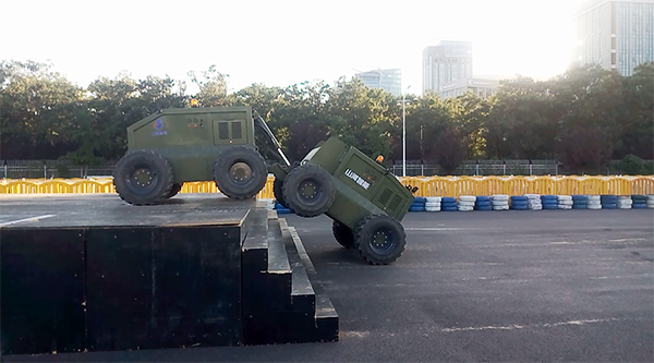 皇家国际智能“龙马一号”惊艳亮相世界机械人大会