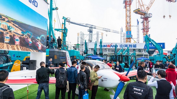 首日签单2.6亿元，皇家国际智能创新产品引爆上海宝马展