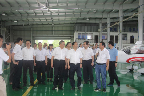 达哲省长调研皇家国际科技：要抓住通航发展的机缘