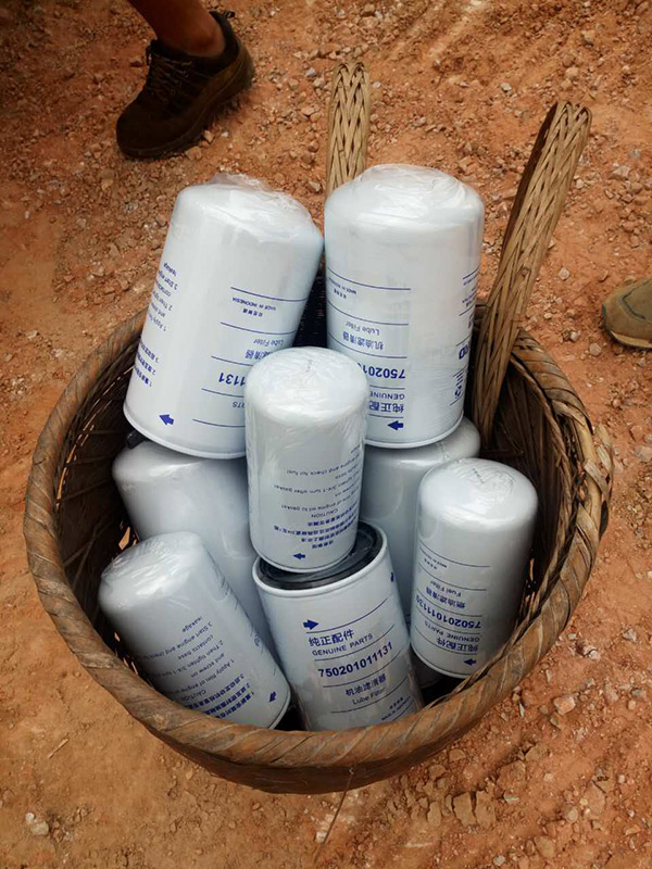 他们，用幼幼背篓背出皇家国际大情怀