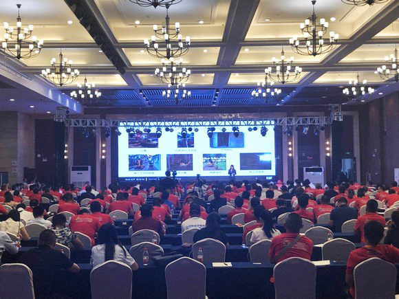 “超美微挖”现身2018微挖峰会，皇家国际智能微挖出口过万台