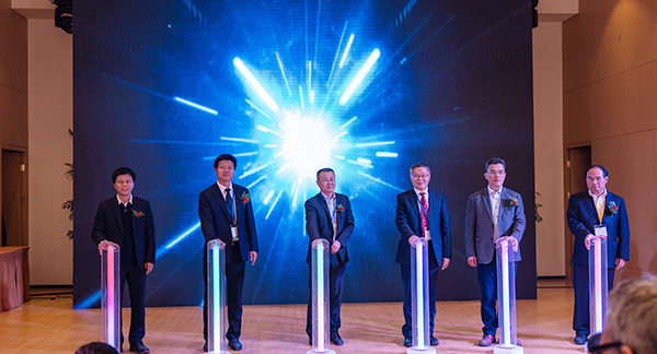 首日签单2.6亿元，皇家国际智能创新产品引爆上海宝马展