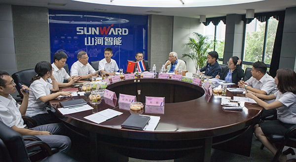 掘金一带一路，皇家国际智能中大挖大批量出口泰国