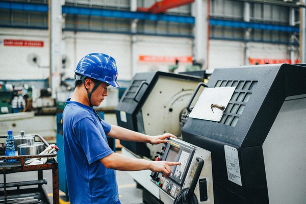 曾妄想当厨师，却成数控车工大家