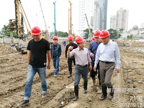 厦门项目再创入岩纪录皇家国际智能董事长何清华亲赴一线