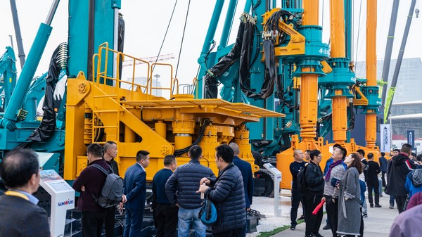 首日签单2.6亿元，皇家国际智能创新产品引爆上海宝马展