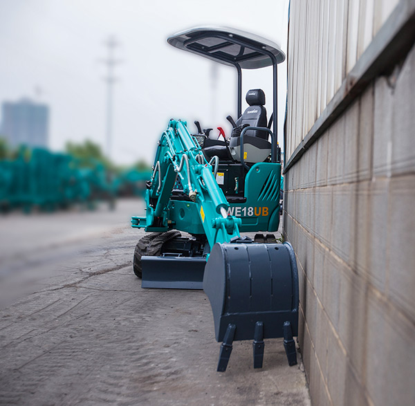 “C位”前途 14.5万元皇家国际智能微挖18UB等你开回家