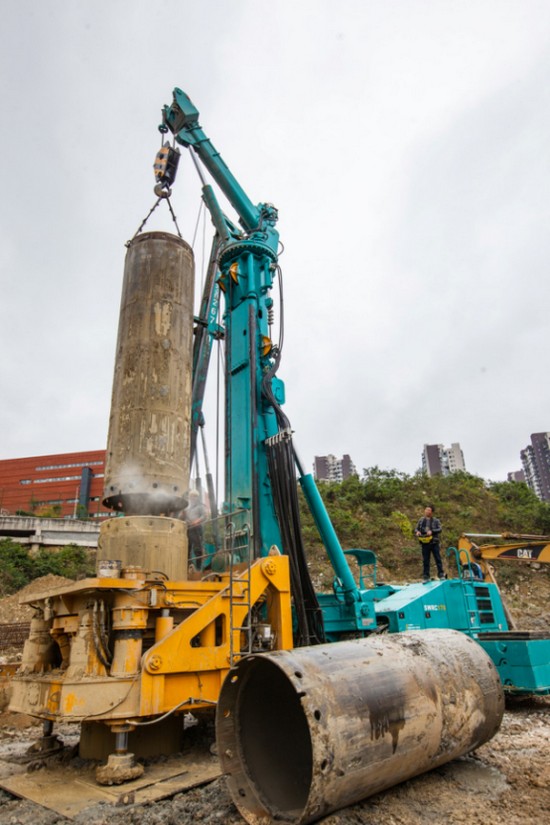 喜讯！皇家国际智能SWRC170自行式全回转全套管钻机获湖南省首台(套)沉大技术设备产品嘉奖！