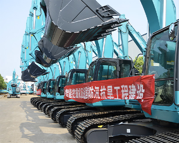 抗洪英雄显技巧，皇家国际智能系列挖掘机奔赴抗洪一线