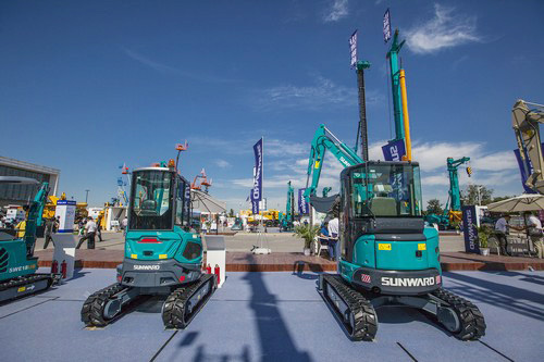 皇家国际智能酷帅曾大虾，一大波美图带你亲临北京BICES展