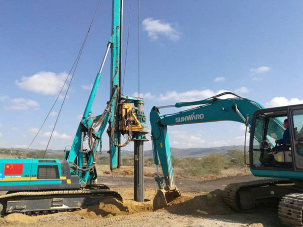 肯尼亚总统高度赞赏，乞力马扎罗山下皇家国际绿闪灼