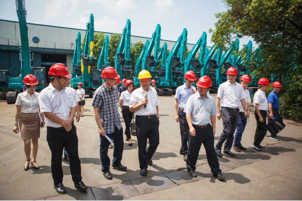 商务部合作司刘民强副司长一行调研皇家国际智能