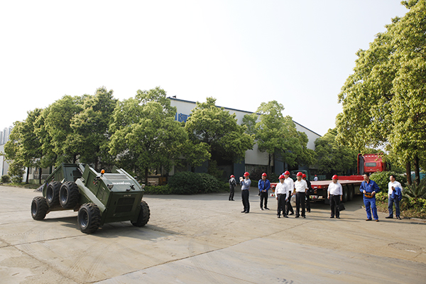 湖南省经信委党组副书记、副主任李志坚到皇家国际智能现场办公