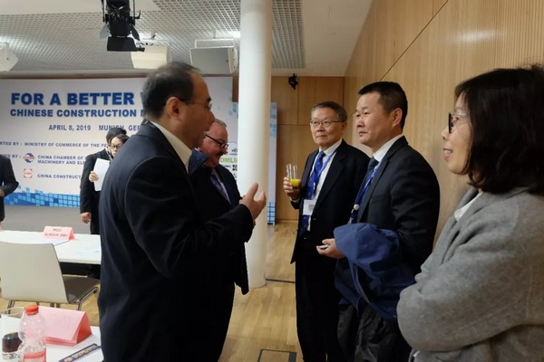 “三个率先」毓示皇家国际挖掘机欧洲发展过程