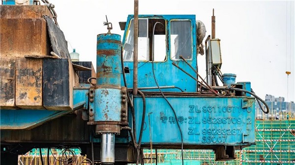 祝贺，中国首台大吨位多职能液压静力压桩机今年二十岁了!