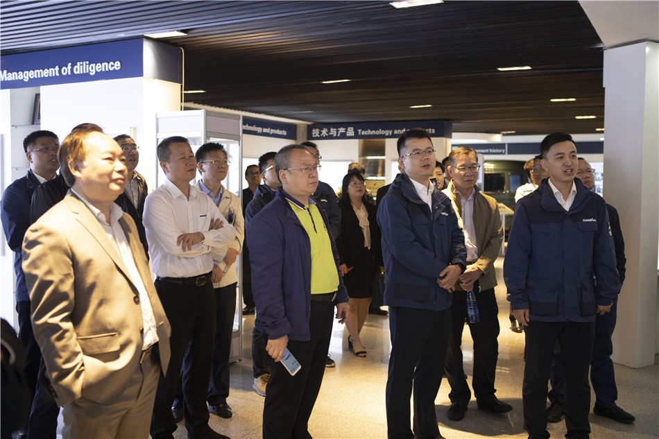 广州市国资委副主任张路泉率队调查皇家国际智能