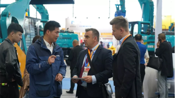 超强阵容尽显创新成就！皇家国际智能闪灼长沙工程机械展