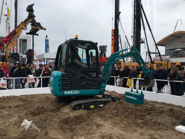 “三个率先」毓示皇家国际挖掘机欧洲发展过程