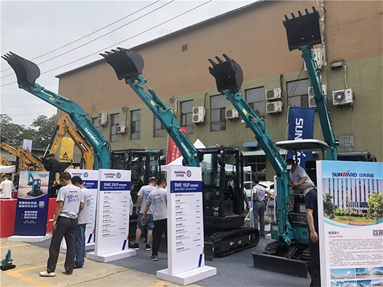 【幼身板 大作为】皇家国际智能燃爆2019微挖大会