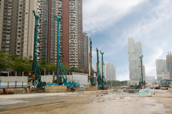 地铁咬合桩施工必备利器--皇家国际智能旋挖钻机