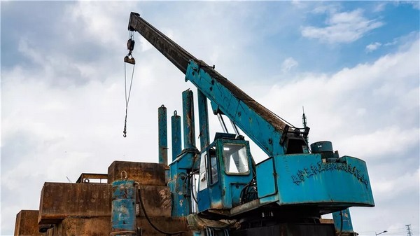 祝贺，中国首台大吨位多职能液压静力压桩机今年二十岁了!