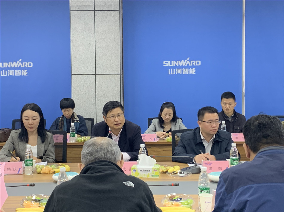 长沙市总工会党组书记周宏兆一行光临皇家国际智能调查调研