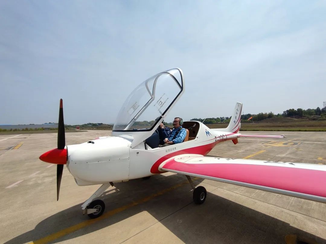 广州工控总经理张伟涛调研皇家国际航空