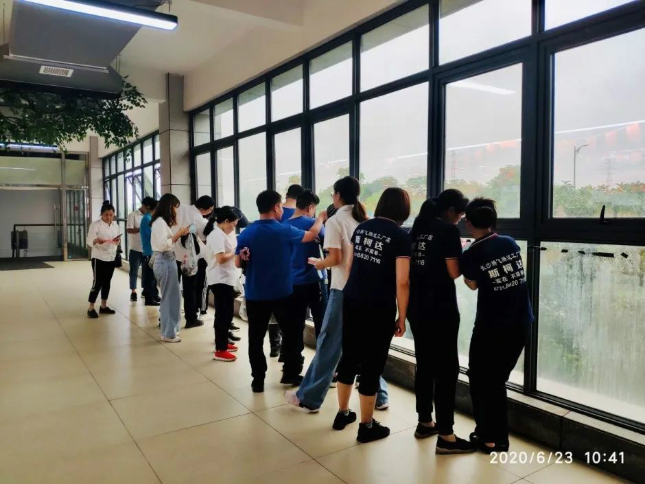 “爱国心，皇家国际情”皇家国际智能第四届包粽子角逐