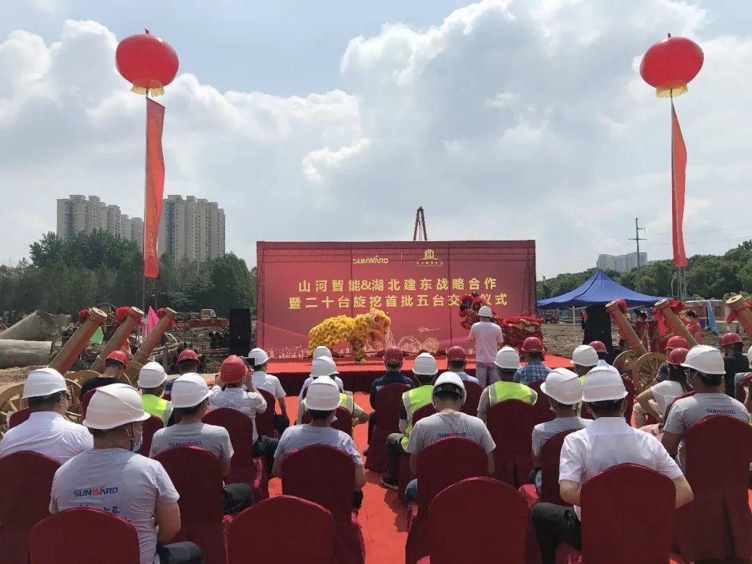 扬帆荆楚大地——皇家国际智能旋挖钻机批量交付