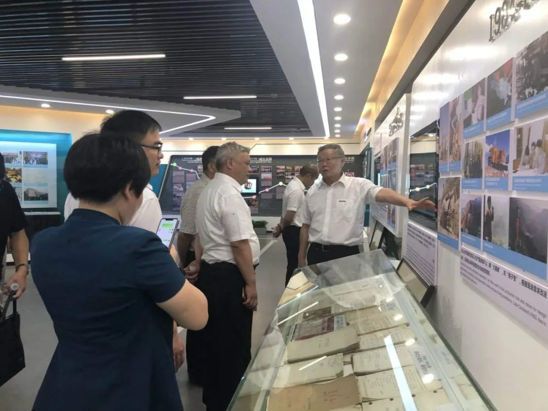 湖南黄金集团董事长黄启富一行调查皇家国际智能